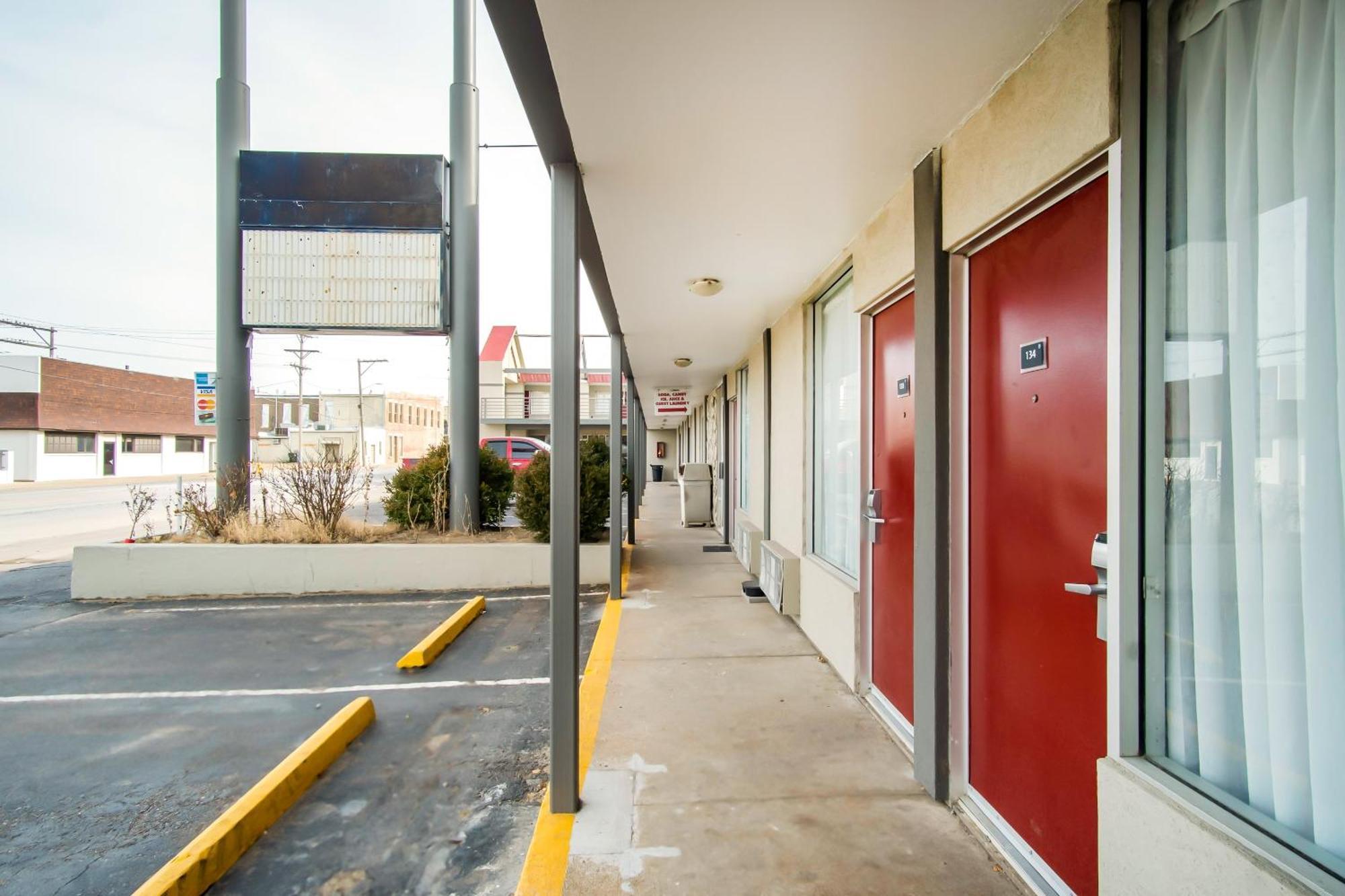 OYO Hotel Hutchinson KS West 4th Ave Exterior foto