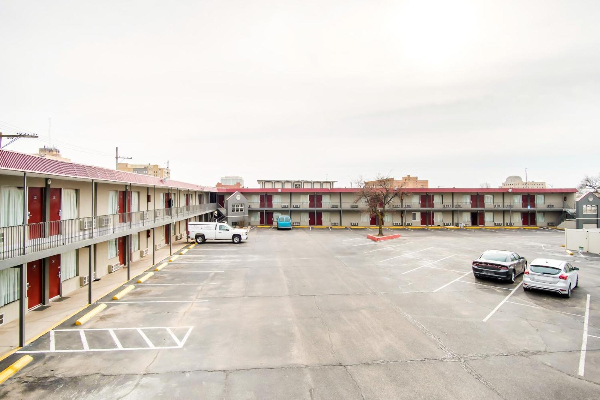 OYO Hotel Hutchinson KS West 4th Ave Exterior foto